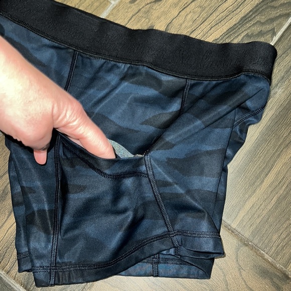 Lululemon shorts size 6 - Picture 4 of 10